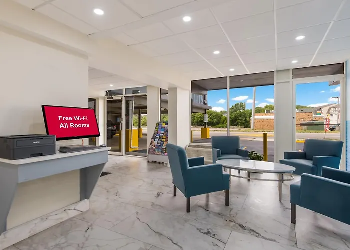 Red Roof Plus & Suites Virginia Beach - Seaside